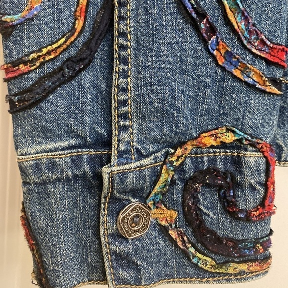 Chico's Denim Jean Jacket Womens Ribbon Applique Boho Artsy Art to wear Size 1 M - Picture 6 of 11